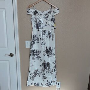 Chic Off-Shoulder Floral Maxi Dress